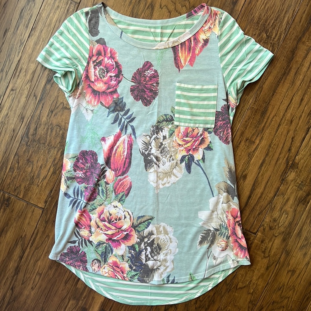 Size medium womens top